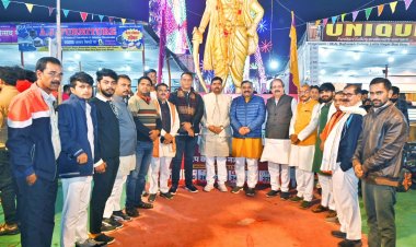सिर्फ बाजार नहीं, हजारों लोगों से मेल मिलाप कराने वाला स्थल है मेला