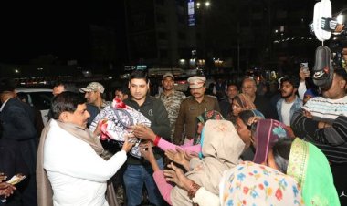मुख्यमंत्री डॉ. यादव ने देर रात भोपाल के रैन बसेरों में पहुँचकर जरूरतमंदों और महिलाओं को वितरित किए कंबल