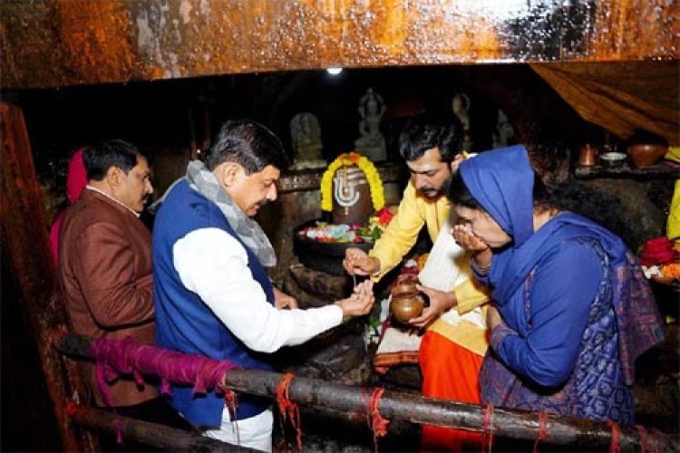 मुख्यमंत्री डॉ. यादव ने चौरागढ़ में बड़े महादेव के दर्शन किए