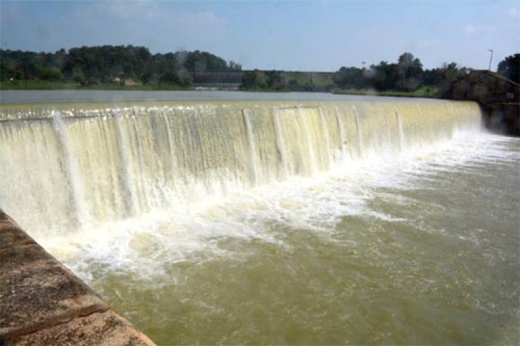 एशिया का प्रथम स्वचलित सायफन स्पिल-वे मुरूमसिल्ली बांध पर्यटन का केन्द्र