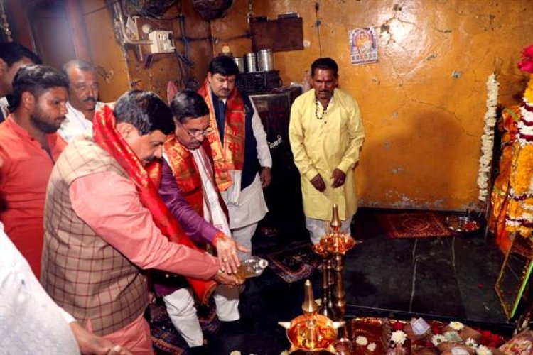 मुख्यमंत्री डॉ. यादव ने चामुण्डा धाम में की पूजा अर्चना