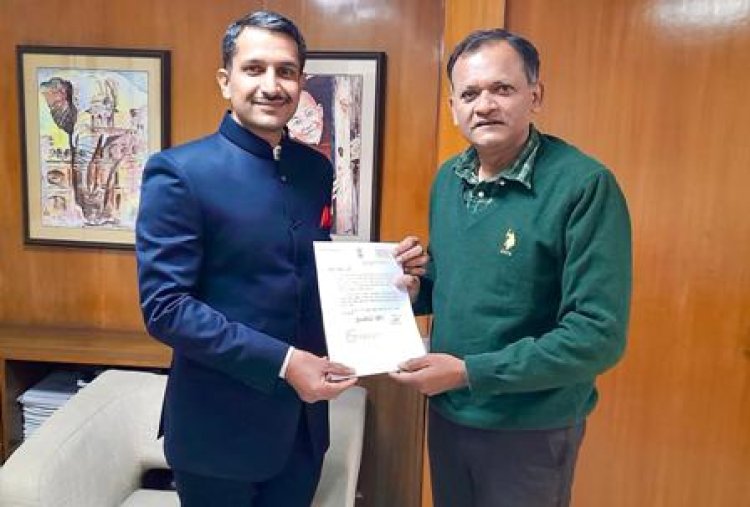 भारत निर्वाचन आयोग ने पर्वतारोही नीरज चौधरी को राजस्थान स्टेट इलेक्शन आइकॉन घोषित किया