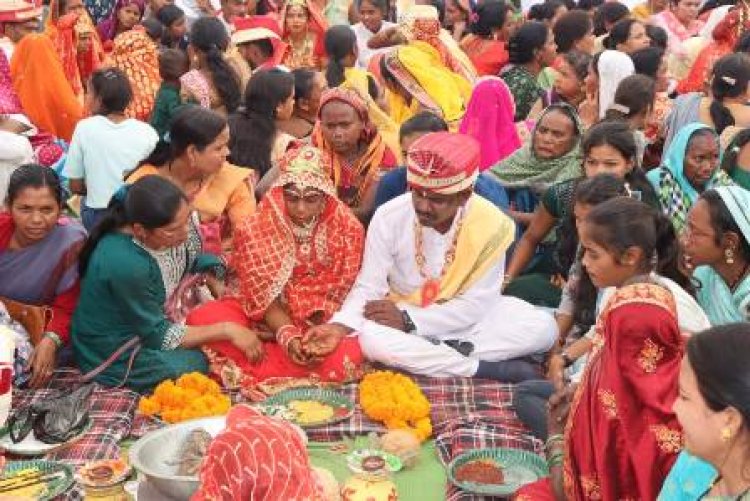 मुख्यमंत्री कन्या विवाह योजना : विधिवत मंत्रोच्चार के साथ 120 जोड़े बंधे परिणय सूत्र में