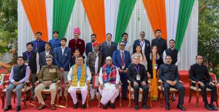 उदयपुर के सहेलियों की बाड़ी में राज्यपाल की उपस्थिति में आयोजित एट होम कार्यक्रम में शिरकत की
