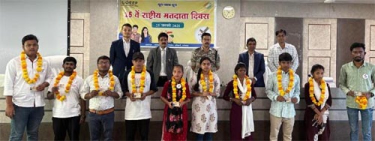राष्ट्रीय मतदाता दिवस पर नए युवा मतदाताओं को मिला ईपिक कार्ड