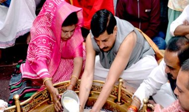 मुख्यमंत्री डॉ. यादव ने भगवान अंगारेश्वर महादेव की सपत्निक पूजा-अर्चना
