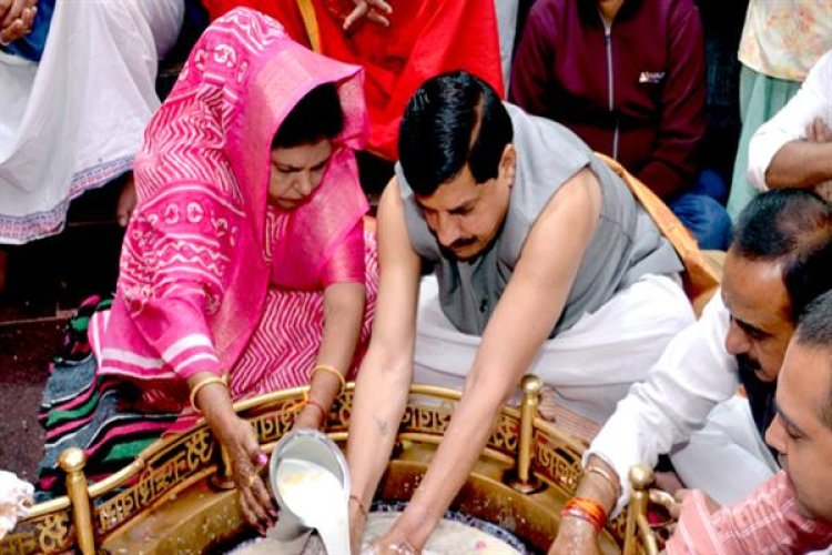 मुख्यमंत्री डॉ. यादव ने भगवान अंगारेश्वर महादेव की सपत्निक पूजा-अर्चना