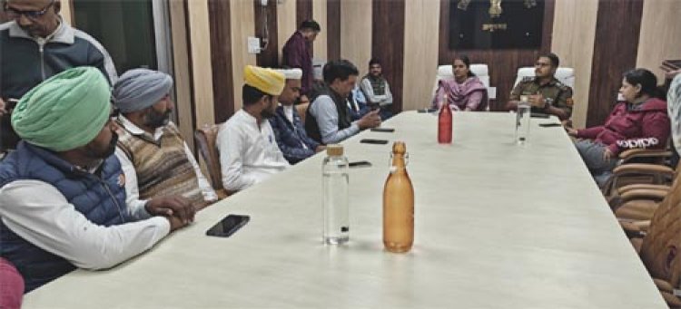 फसल खराबा मुआवजे और सरसों भुगतान पर उचित कार्रवाई के आश्वासन पर किसानों का धरना और चक्का जाम समाप्त