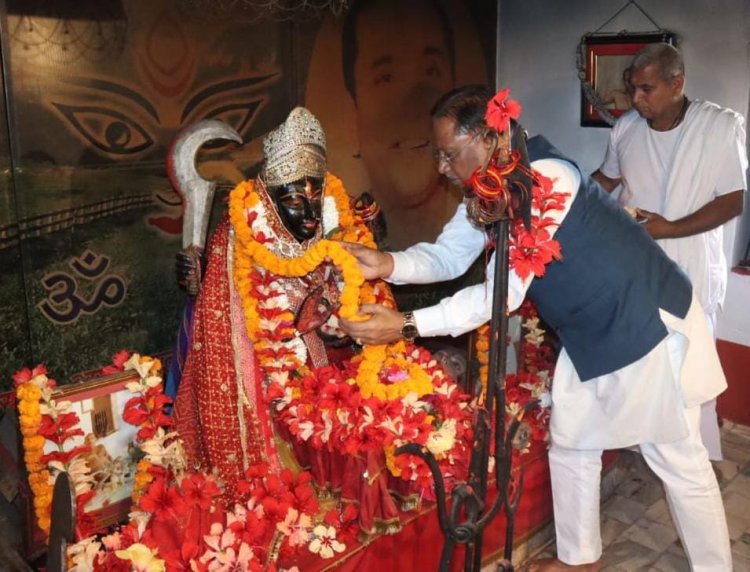 मुख्यमंत्री विष्णुदेव साय ने सोगड़ा आश्रम में की पूजा-अर्चना