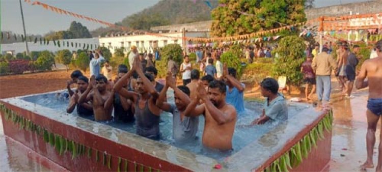 जिला जेल दंतेवाड़ा में परिरुद्ध बंदियों को गंगा स्नान का मिला पुण्य लाभ