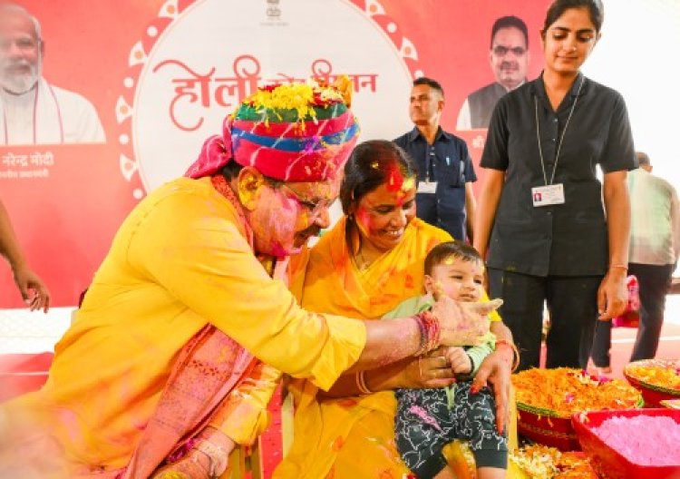 मुख्यमंत्री भजनलाल शर्मा ने आमजन के साथ खेली होली समारोह में लोक कलाकारों ने ब्रज संस्कृति की प्रस्तुति दी