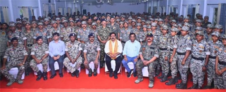 माओवादियों से लोहा लेने वाले जांबाज जवानों से रूबरू हुए उपमुख्यमंत्री विजय शर्मा