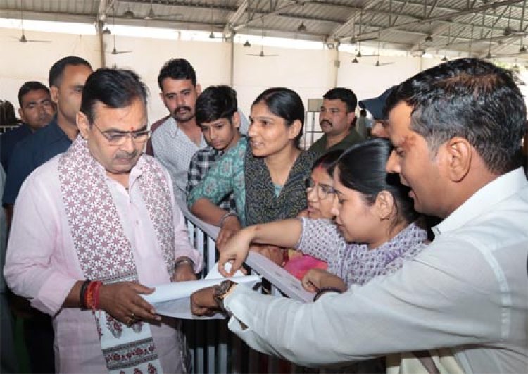 मुख्यमंत्री भजनलाल शर्मा ने सुनी आमजन की परिवेदनाएं अधिकारियों को शीघ्र निस्तारण के दिए निर्देश