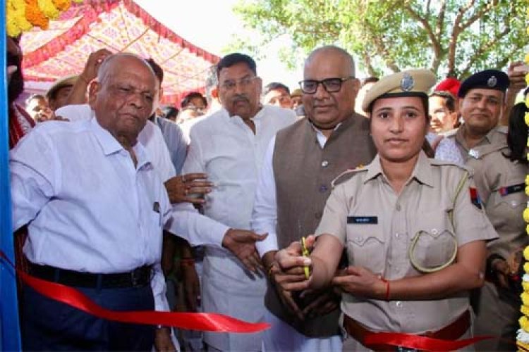 केंद्रीय पर्यावरण मंत्री ने खैरथल-तिजारा में महिला पुलिसकर्मी से करवाया महिला पुलिस थाने का उद्घाटन