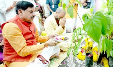 मुख्यमंत्री डॉ. यादव ने नर्मदापुरम के दादा कुटी में प्रदेश की सुख-समृद्धि के लिए पूजा अर्चना की