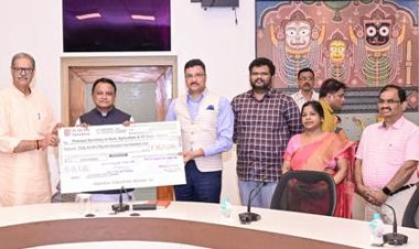 ଭୁବନେଶ୍ୱର ତା ଲୋକସେବା ଭବନ ଠାରେ ମୁଖ୍ୟମନ୍ତ୍ରୀ ଶ୍ରୀ ମୋହନ ଚରଣ ମାଝୀ ଙ୍କୁ ଓଡ଼ିଶା କୃଷି ଶିଳ୍ପ ନିଗମ ଏବଂ ଓଡ଼ିଶା