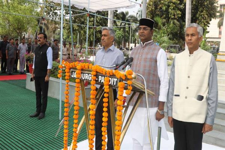 मंत्रालय में हुआ राष्ट्र-गीत एवं राष्ट्र-गान का सामूहिक गायन