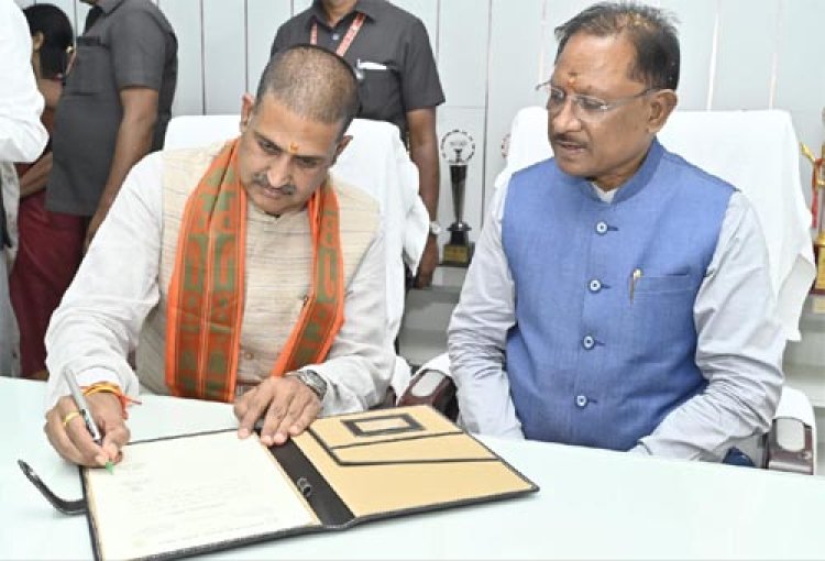 मुख्यमंत्री विष्णु देव साय ने छत्तीसगढ़ खनिज विकास निगम के नवनियुक्त अध्यक्ष सौरभ सिंह को पदभार ग्रहण पर दी बधाई एवं शुभकामनाएं