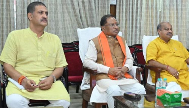 मुख्यमंत्री विष्णु देव साय ने जनप्रतिनिधियों और अधिकारियों के साथ सुनी ‘मन की बात’ की 121वीं कड़ी