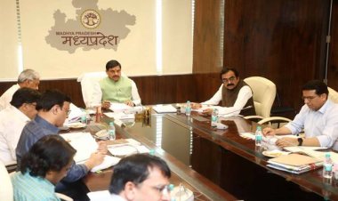 सड़क निर्माण में गुणवत्ता और दीर्घकालिक जरूरतों पर दें विशेष ध्यान : मुख्यमंत्री डॉ. यादव
