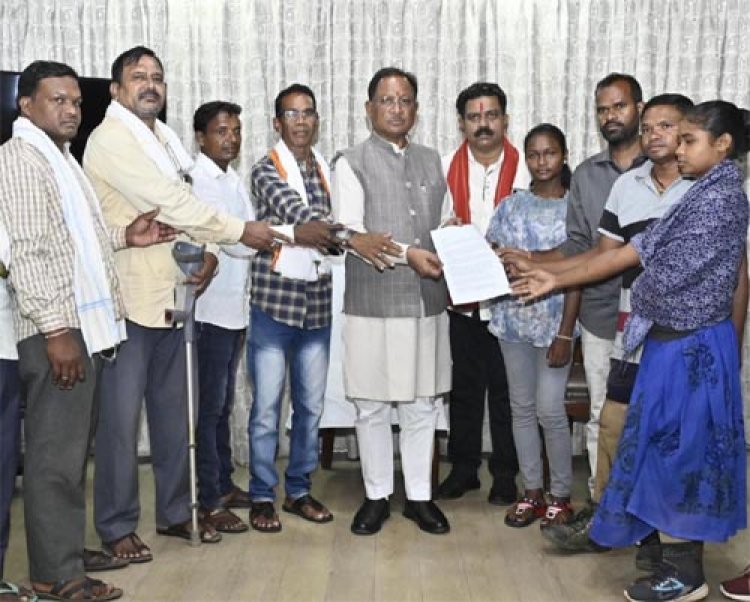 मुख्यमंत्री विष्णु देव साय से नक्सल हिंसा पीड़ितों के प्रतिनिधिमंडल ने की मुलाकात