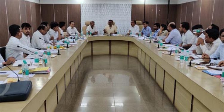 हाई सिक्योरिटी नम्बर प्लेट के संबंध में क्षेत्रीय परिवहन अधिकारियों एवं अनुबंधित कंपनियों की ली गई हाई लेवल बैठक