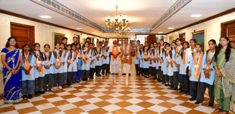 मुख्यमंत्री भजनलाल शर्मा ने प्रतिभावान बेटियों से किया स्नेहपूर्ण संवाद