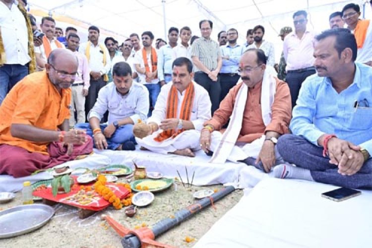 केंद्रीय राज्यमंत्री तोखन साहू और उप मुख्यमंत्री अरुण साव ने 39 करोड़ रुपए से अधिक के कार्यों का किया भूमिपूजन