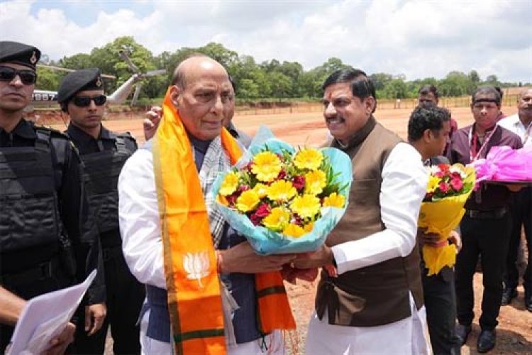 मुख्यमंत्री डॉ. यादव ने केन्द्रीय रक्षा मंत्री सिंह का पचमढ़ी में किया आत्मीय स्वागत