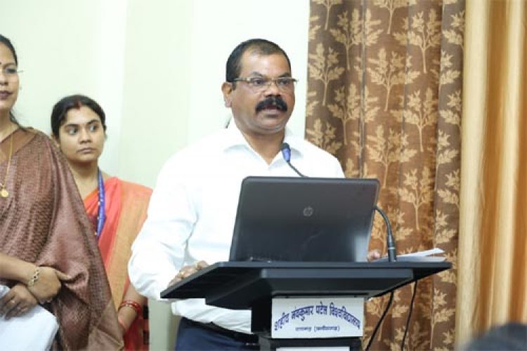रिसर्च के क्षेत्र में करें बेहतर प्रयास, स्थानीय संसाधनों पर केन्द्रित रिसर्च को दें बढ़ावा: आयुक्त उच्च शिक्षा डॉ.संतोष देवांगन