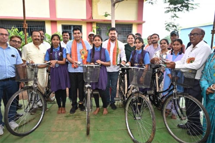 शिक्षा विकास का आधार, जीवन में लक्ष्य प्राप्त करने के लिए मेहनत जरूरी है : राजस्व मंत्री टंक राम वर्मा