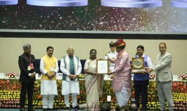 स्वच्छ सर्वेक्षण-2024 पुरस्कार: राष्ट्रपति ने आदिवासी बहुल डूंगरपुर जिले को किया राष्ट्रीय पुरस्कार से सम्मानित
