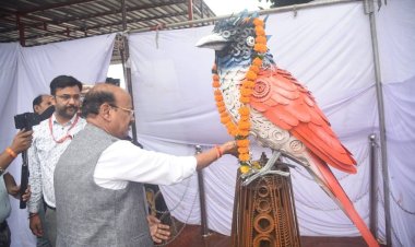 प्रभारी मंत्री, केबिनेट मंत्री एवं सांसद ने स्क्रेप से तैयार राजकीय पक्षी दूधराज का किया अनावरण