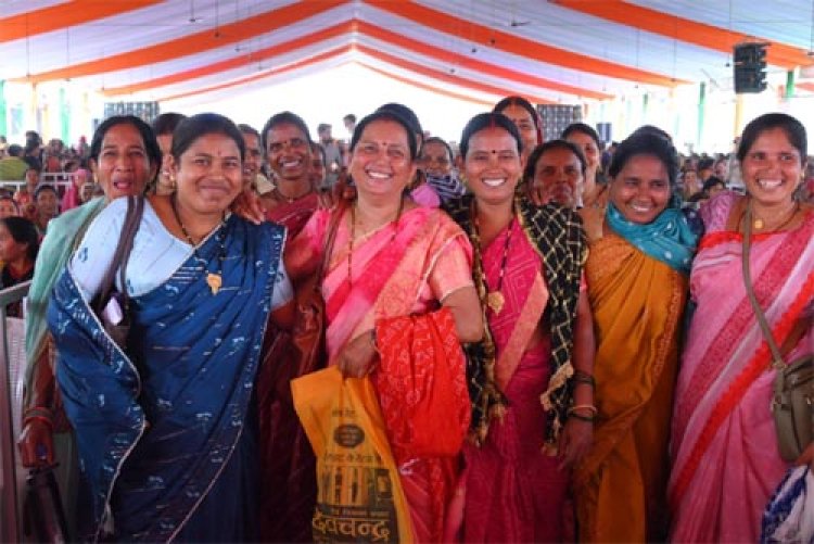 विशेष लेख :महतारी वंदन योजना - नारी सशक्तिकरण की नयी मिसाल