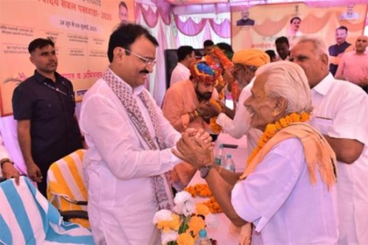 उपमुख्यमंत्री डॉ. प्रेमचन्द ने दूदू विधानसभा क्षेत्र में किया पंडित दीनदयाल उपाध्याय अंत्योदय संबल पखवाड़ा शिविर का अवलोकन