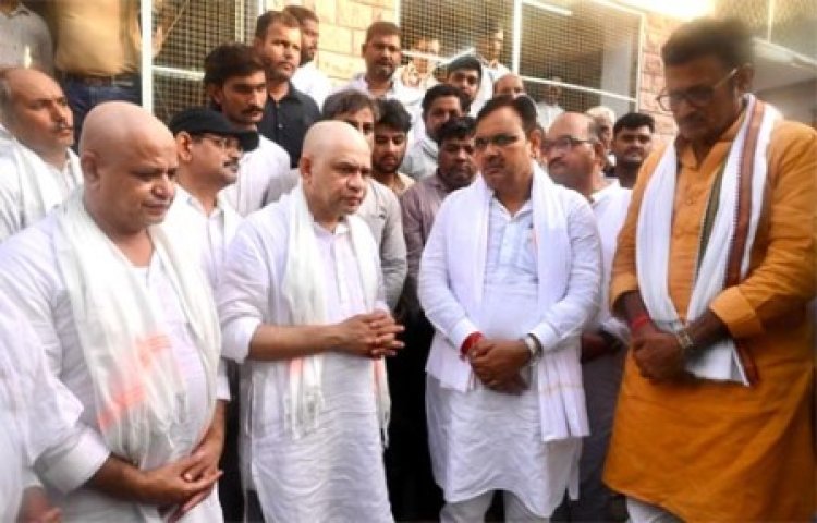 मुख्यमंत्री भजनलाल शर्मा केन्द्रीय रेल मंत्री अश्विनी वैष्णव के पिता स्व. दाऊलाल वैष्णव की अंत्येष्टि में हुए शामिल
