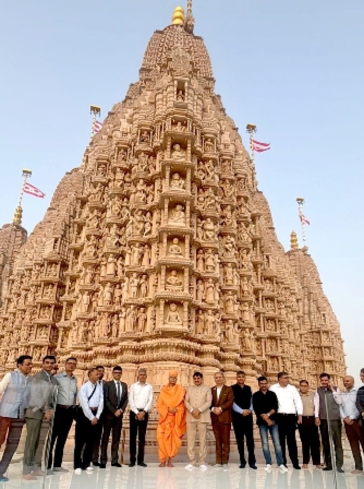 मुख्यमंत्री डॉ. यादव ने बीएपीएस हिन्दू मंदिर में किये दर्शन