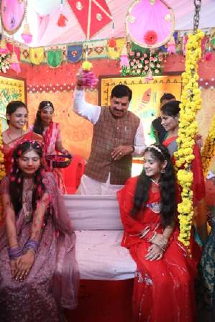 विदेश यात्रा से एक दिन पूर्व सीएम ने धर्म दर्शन किया