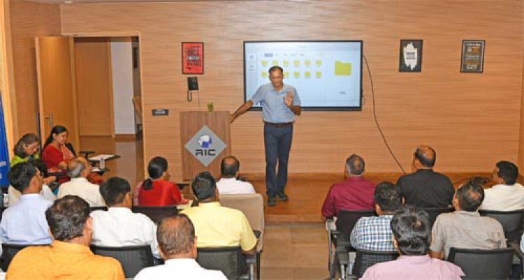 43 मास्टर ट्रेनर्स को दिया विषेष गहन पुनरीक्षण प्रषिक्षण