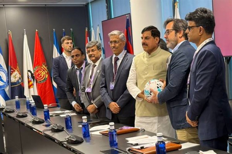 म.प्र. में पीपीपी मोड पर फुटबाल एक्सीलेंस सेंटर, स्पोर्टस इन्फ्रास्ट्रक्चर और स्पेनिश कोचिंग आधारित प्रारंभ होंगे यूथ ट्रेनिंग प्रोग्राम : मुख्यमंत्री डॉ. यादव