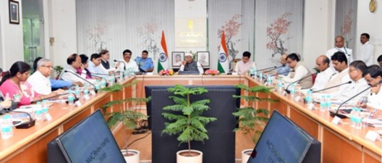 राज्यपाल बागडे ने विश्वविद्यालयों के नेक एक्रीडेशन और उच्च शिक्षा में गुणवत्ता से सम्बन्धित विशेष समीक्षा बैठक ली