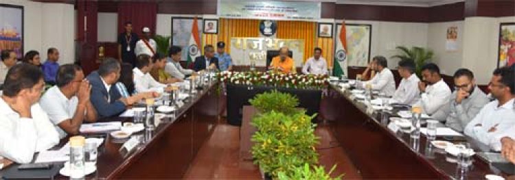 केवल रिपोर्ट पर निर्भर न रहें, निचले स्तर पर जाकर योजनाओें का क्रियान्वयन देखें-डेका