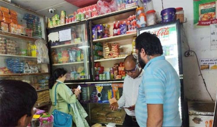 दूध, दुग्ध उत्पादों और खाद्य सामग्री के नमूने लिए गए