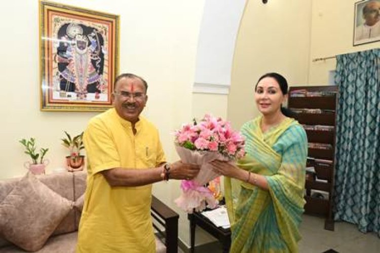 देवनानी को तीज महोत्सव का आमंत्रण दिया, विधानसभा अध्यक्ष से उप मुख्यमंत्री दिया कुमारी ने की मुलाकात