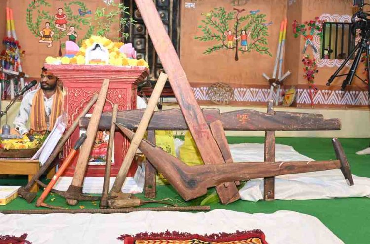 मुख्यमंत्री निवास में हरेली उत्सव: CM साय ने गौरी-गणेश, नवग्रह की पूजा कर भगवान शिव का किया अभिषेक