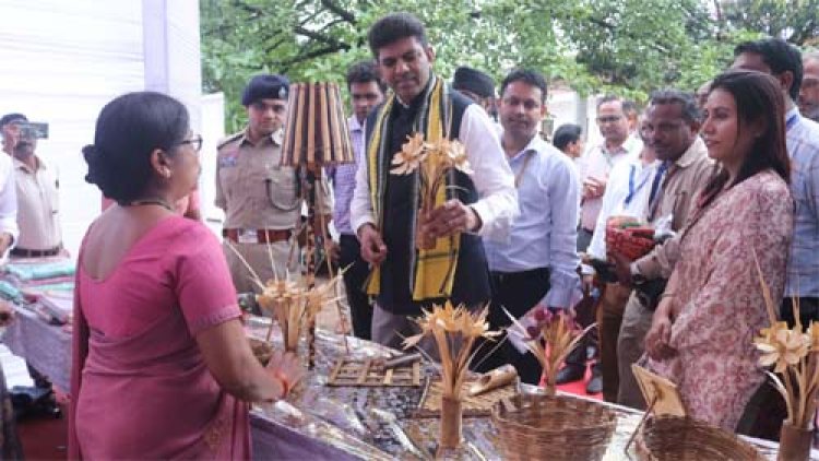 केंद्रीय राज्य मंत्री डॉ. चंद्रशेखर ने मोहला-मानपुर-अंबागढ़ का किया दौरा