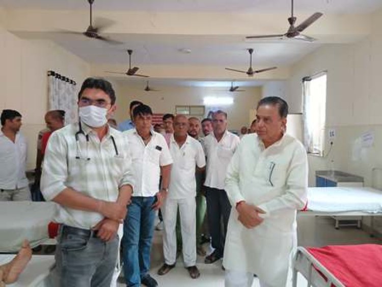 संसदीय कार्य मंत्री ने सालावास उप जिला अस्पताल का किया औचक निरीक्षण