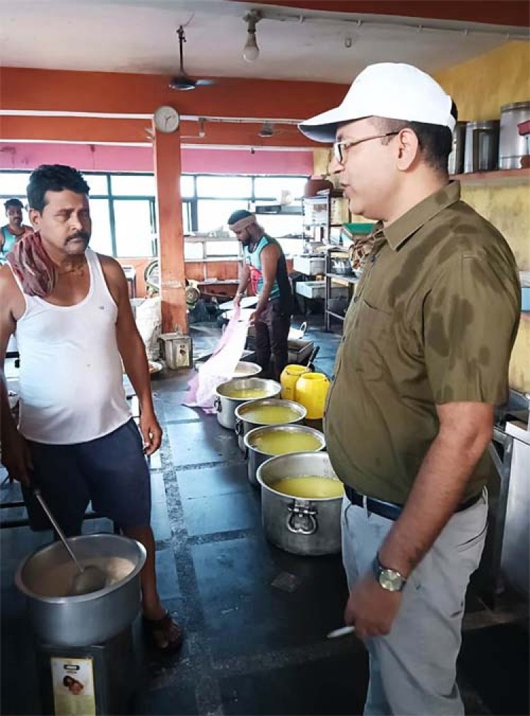 'बने खाबो-बने रहिबो' अभियान में होटलों, ढाबों और स्ट्रीट फूड वेंडर्स की जांच