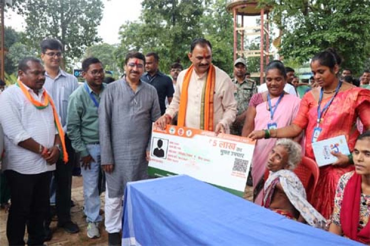 स्वास्थ्य मंत्री श्याम बिहारी जायसवाल ने बीजापुर के भैरमगढ़ स्वास्थ्य केंद्र का किया निरीक्षण