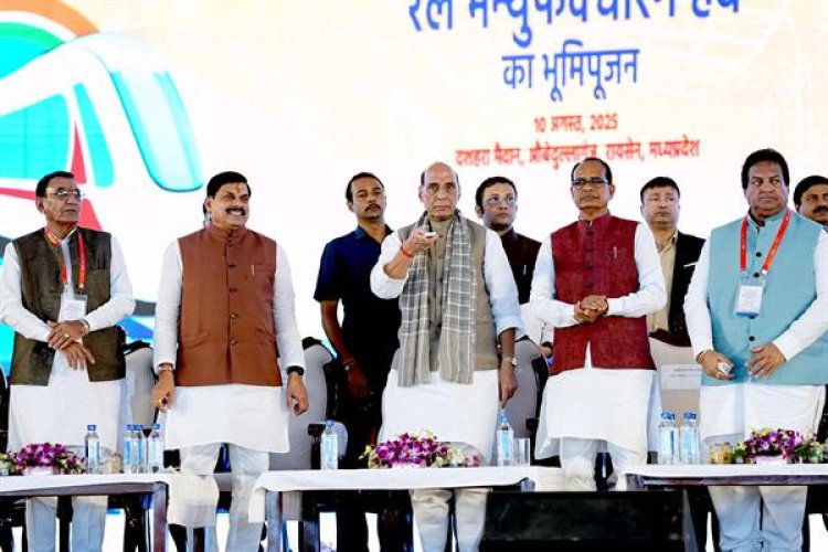 मध्यप्रदेश में हो रहा औद्योगिक विकास भारत को नई औद्योगिक ऊंचाइयों पर ले जाने में होगा सहायक : केन्द्रीय रक्षा मंत्री सिंह